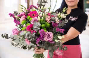 Read more about the article How To Get The Best Flower Delivery Service Experience In Dubai